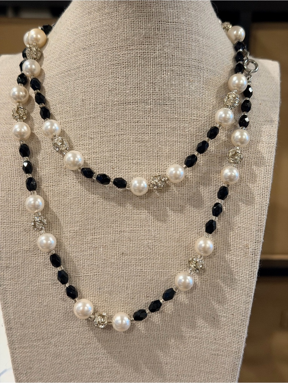 Classic Black & White Pearl Bead Necklace